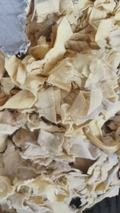 长期出售芳纶下脚料,芳纶边角料,芳纶毡边角料,有芳纶1313,P84,都是耐高温,阻燃,货在江苏江阴