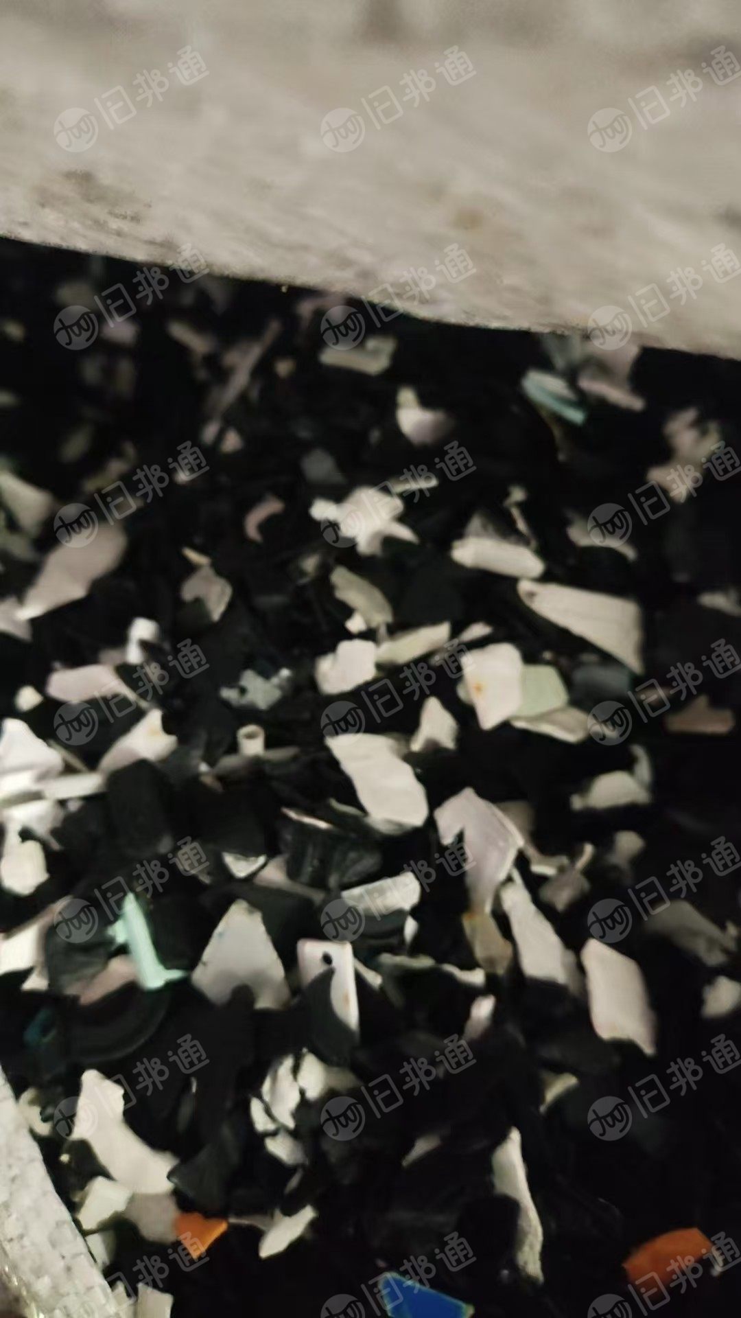 出售磨油洗水的PC手机壳破碎料，冲击50上下