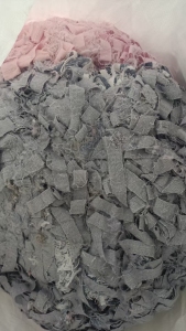 长期出售毛巾厂下来的纯棉碎布，纯棉边角料，月供10吨左右