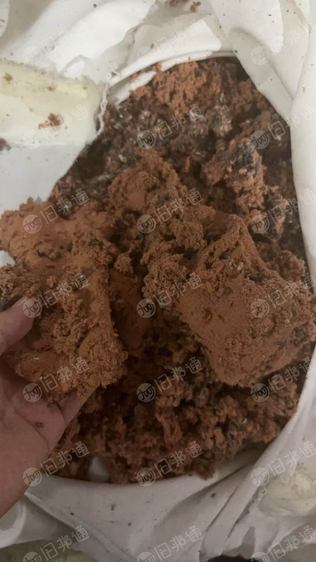 长期出售杂色的涤纶磨毛料，毛毛料，不含水份，现货七八吨
