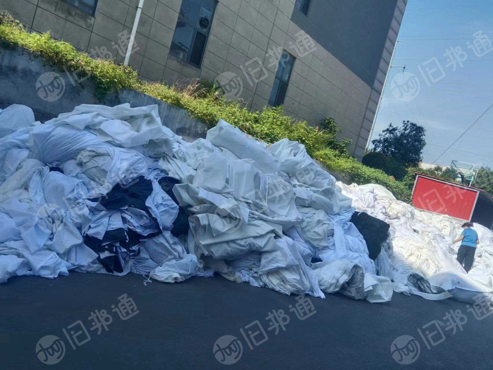 长期出售涤纶废布，带涂层的，做广告耗材下来的，现货有十几吨