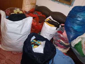 长期出售羊绒羊毛衣服，含毛70%以上，现货只有几百斤，货在江苏南通