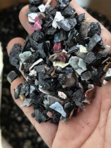 出售PC杂色水口破碎料，也有透明水口破碎料，月供300吨