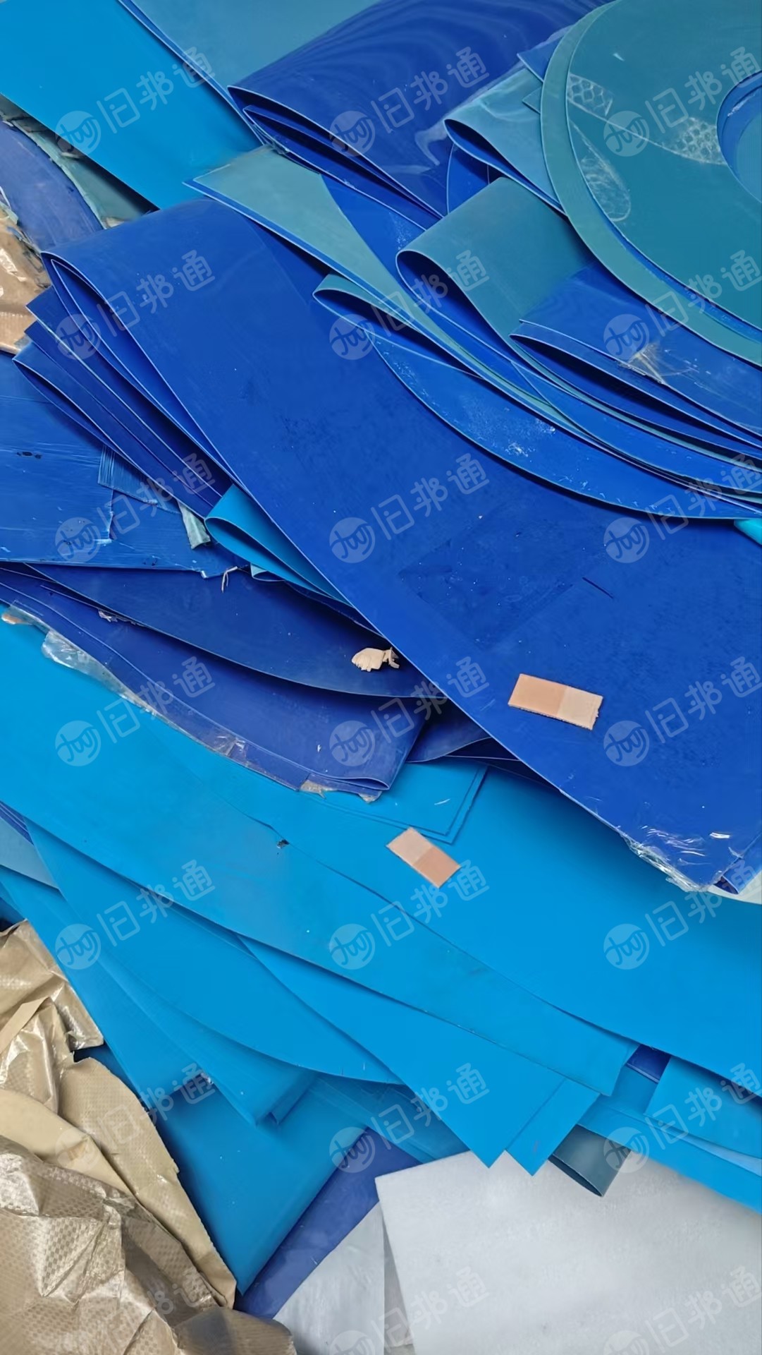 出售pe钢卷皮毛料，漂沉一起的，现货7吨左右