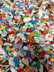 出售花丙破碎料，清洗甩干，过8米水池，月供200吨