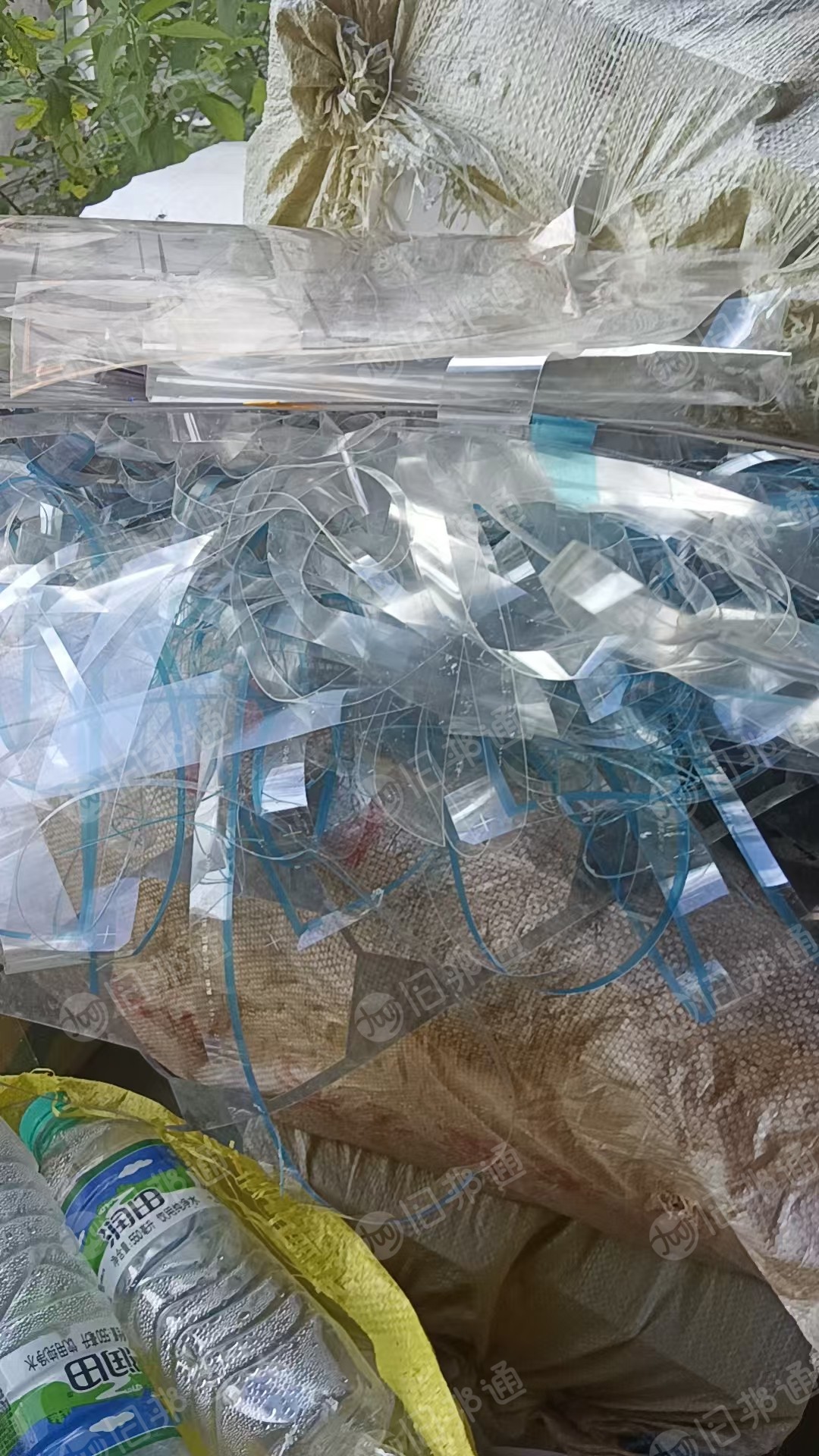 长期出售电子屏幕上用的pet边角料，带胶