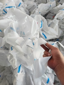 出售干造乳白袋，都是清一色原料袋，月供50吨