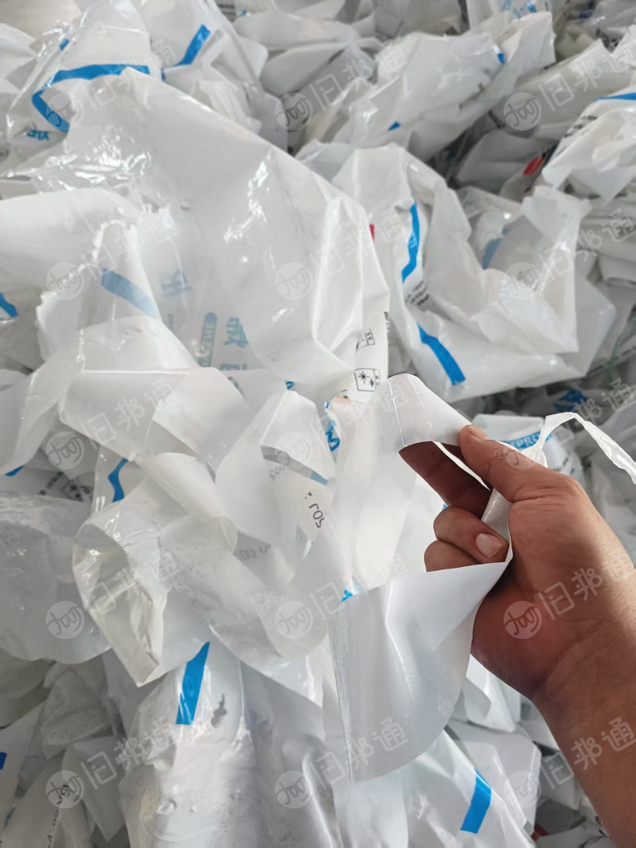 出售干造乳白袋，都是清一色原料袋，月供50吨