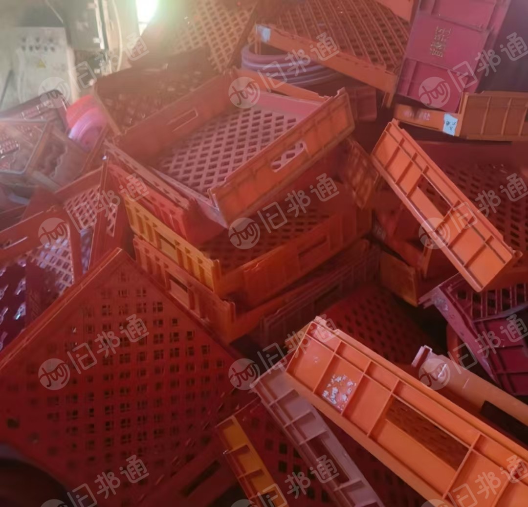 出售红色低压破碎料，PE框破碎料，清洗甩干，注塑料
