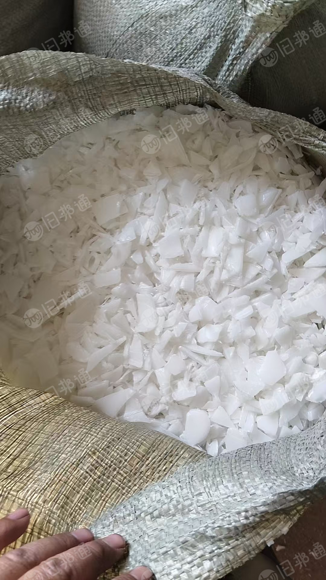 出售太阳能板出来的大白桶破碎料，现货3吨，长期有货