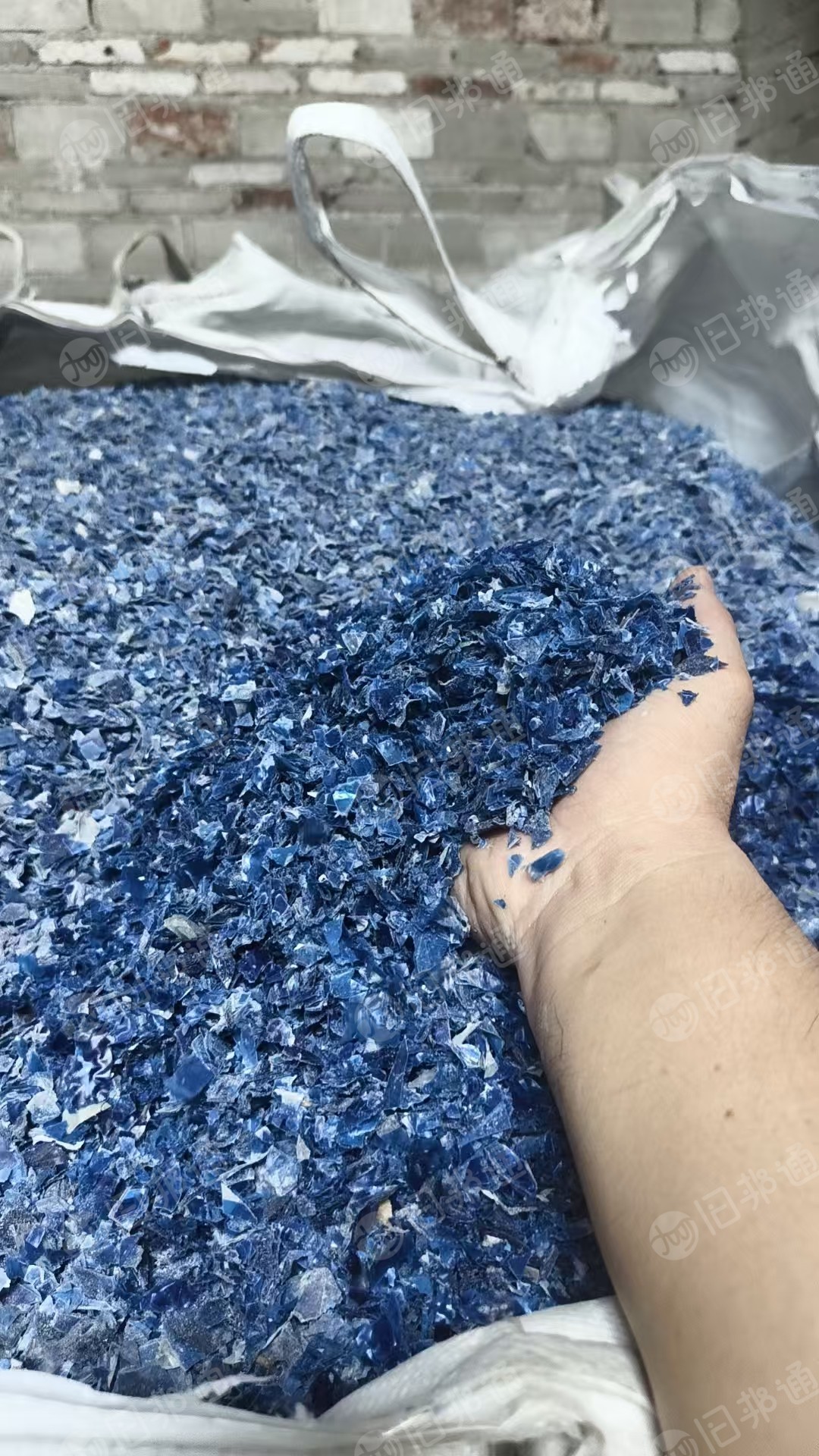 大量出售蓝色PVC复合PET破碎料