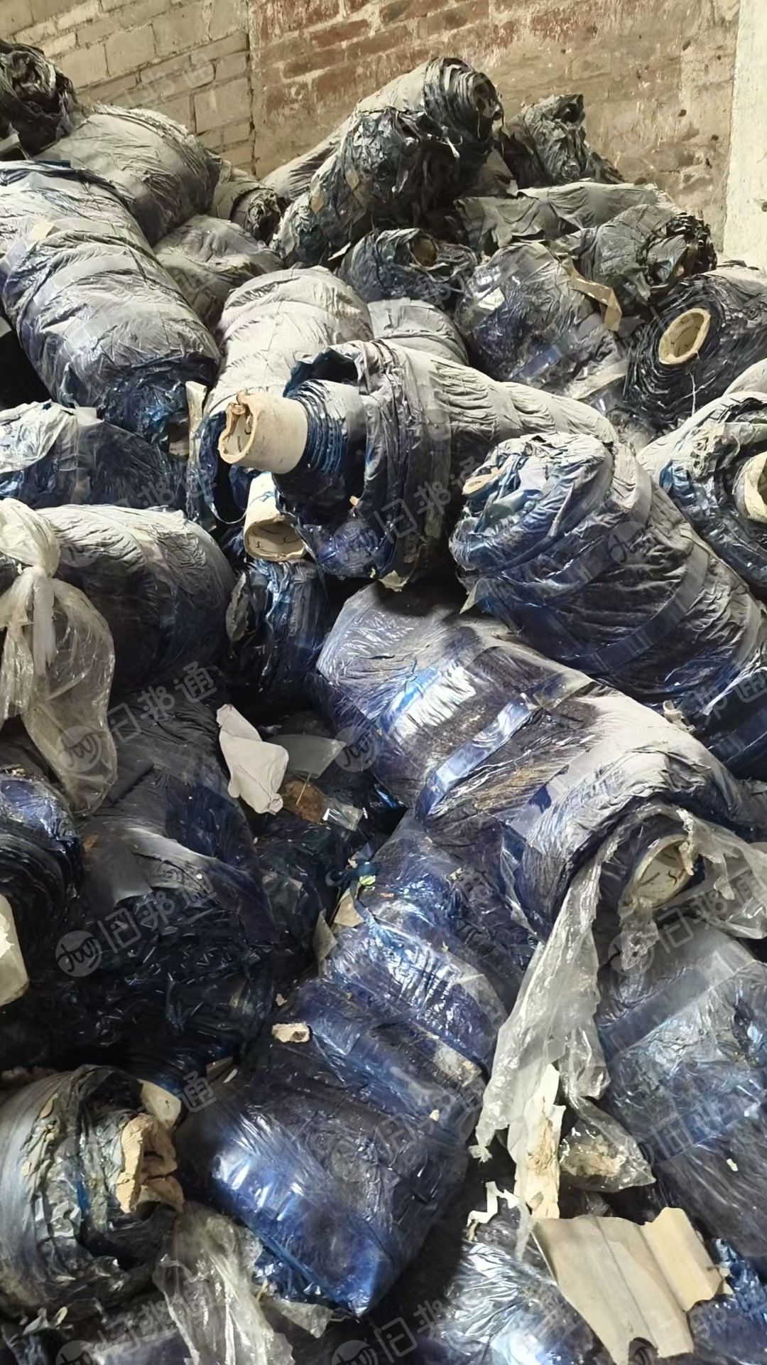 大量出售蓝色PVC复合PET破碎料