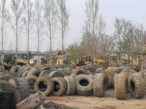 大量出售工程车下来的大轮胎