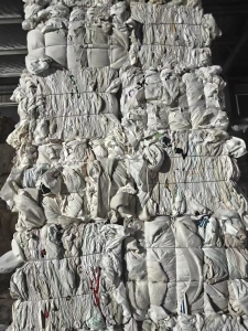 分拣厂长期出售旧衣服大白，大白开花料，月供一百吨起步