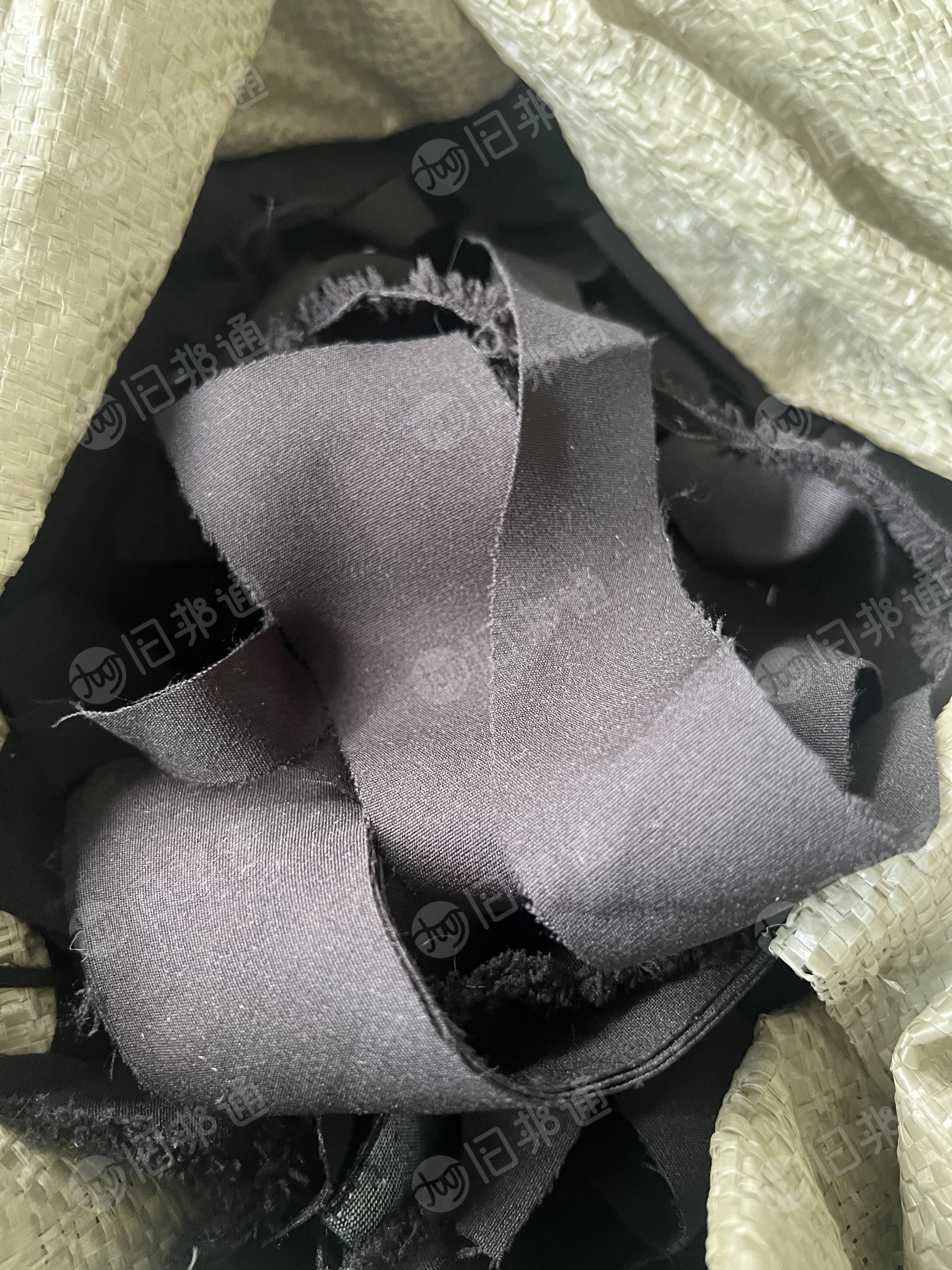 长期出售涤棉废布,涤棉开花料,有分颜色,月供几百吨,货在河南平顶山