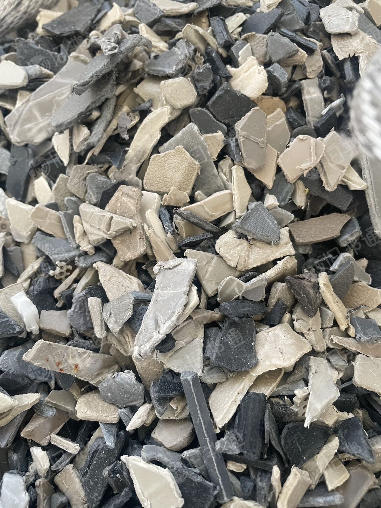 大量收购汽车内饰毛料,PP保险杠毛料,摩配废料
