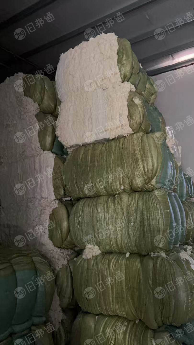 出售气流纺下来的排渣料,纺纱厂下脚料,涤棉材质,含棉50%,可以纺7-8支手套纱,现货有30吨
