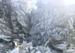 出售铝塑膜炼油料，现货九米六一车