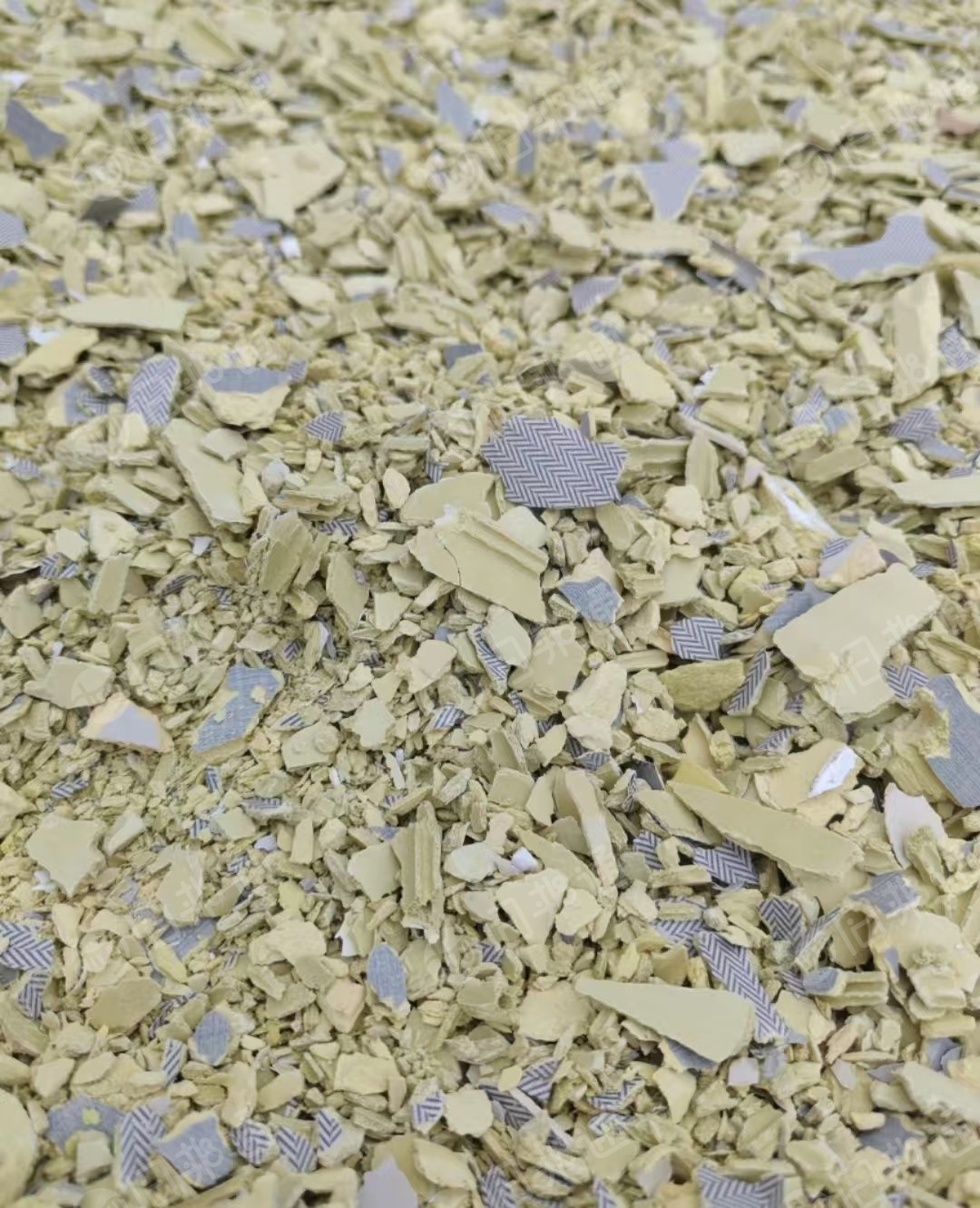 出售PVC墙板破碎料，墙板粉碎料长期有货