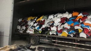 长期出售汽车保险杠毛料，国产，带油漆