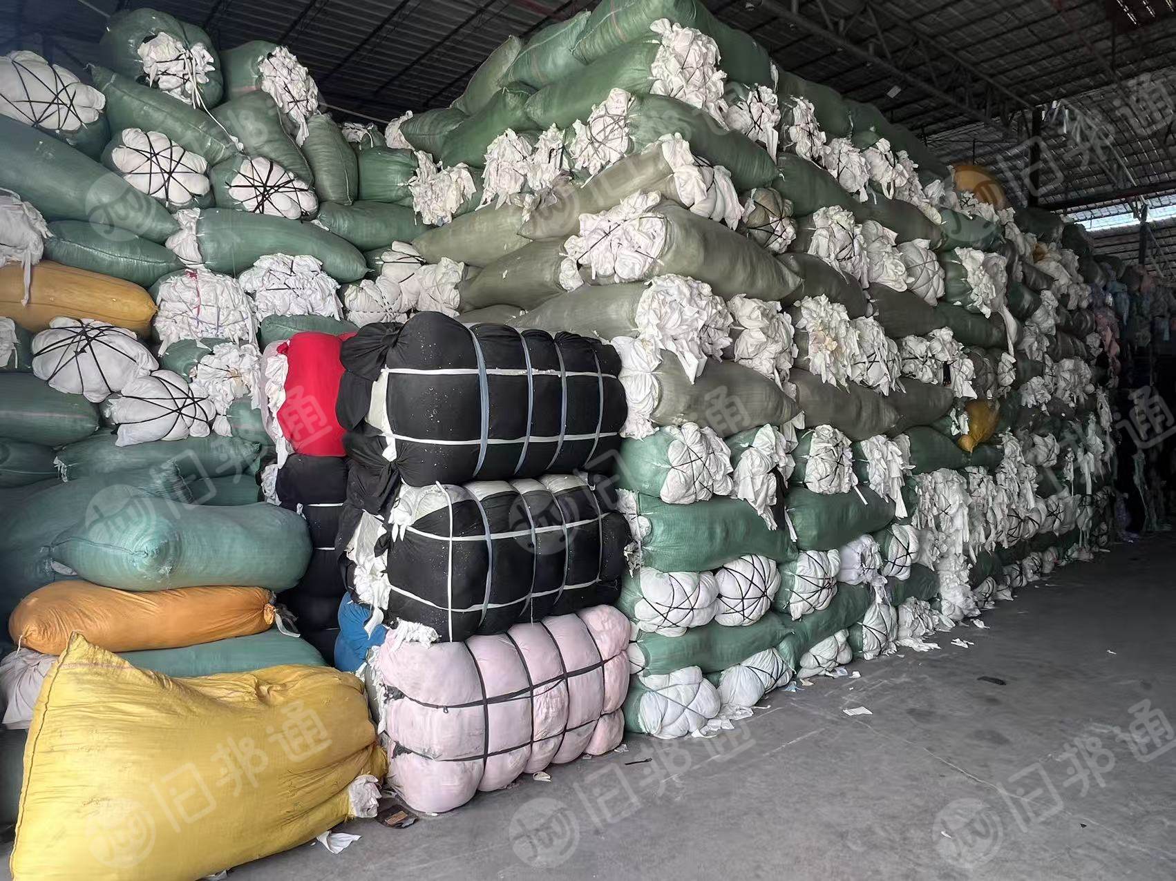 长期大量出售米白的针织涤棉废料，涤棉废布，tc废布，含棉50-80，统货走，现货600吨
