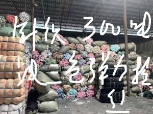 长期大量出售浅三色针织弹力拉丝布,涤纶废布,涤氨废布,现货300吨