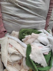 长期出售涤锦废布，涤锦下脚料，涤纶85锦纶15