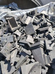 长期出售高纯油块，高纯石墨，现货15吨