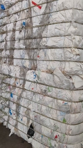 长期出售水洗乳白袋废料，现货30吨左右