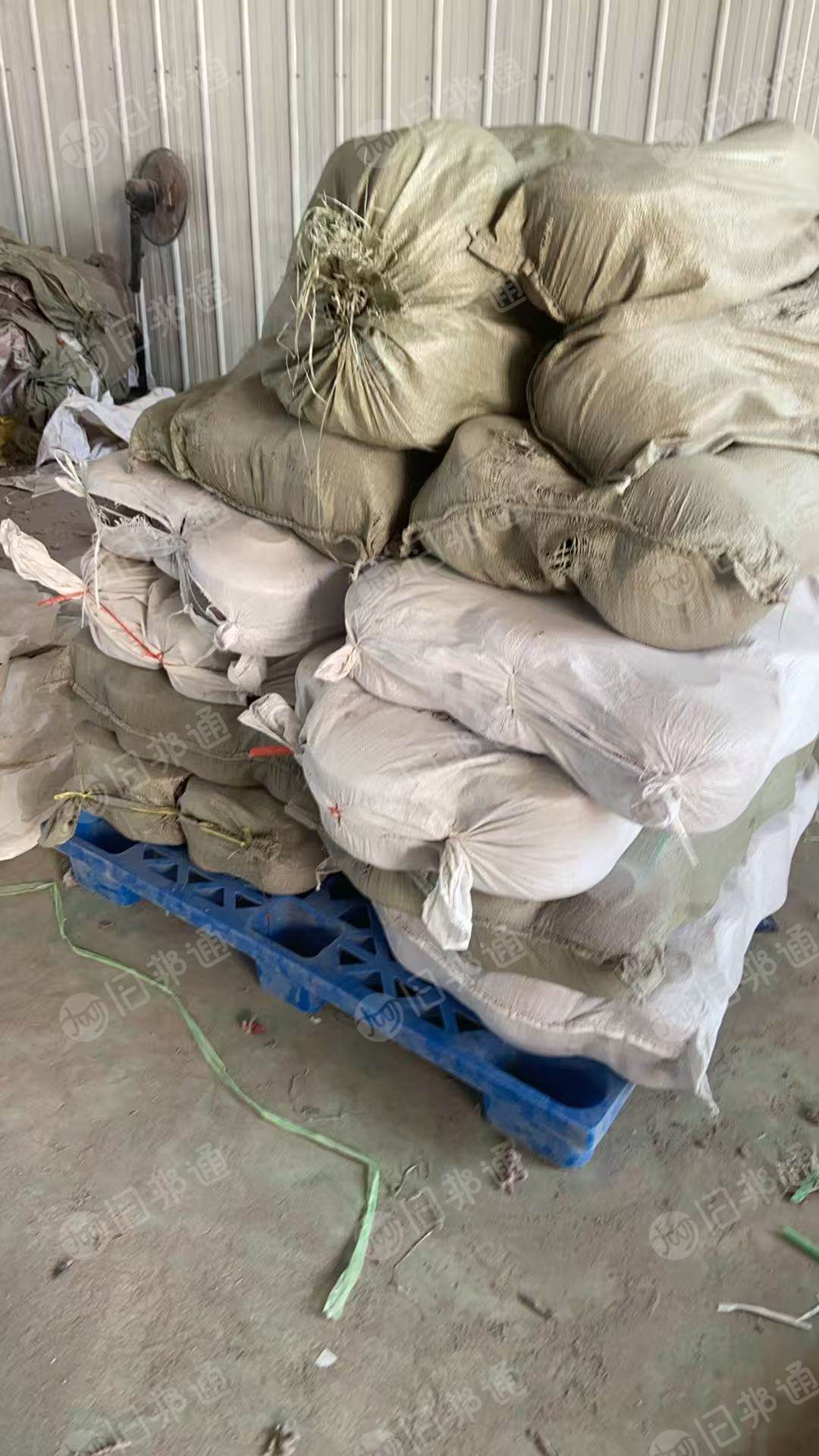厂家长期出售全毛回丝，回丝，羊毛下脚料，现货有一吨半，货在山东泰安