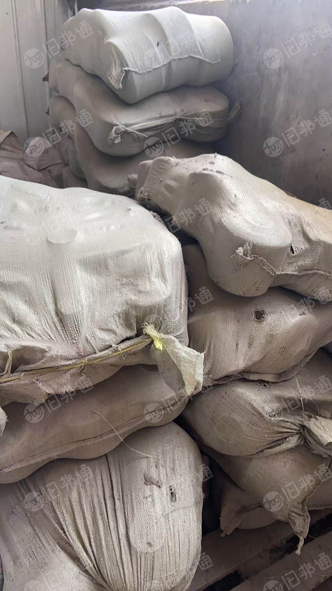 厂家长期出售全毛回丝，回丝，羊毛下脚料，现货有一吨半，货在山东泰安