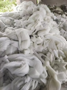 长期回收干净丝绵边角料，丝绵下脚料，丝绵，做被子用，厂在江西余干