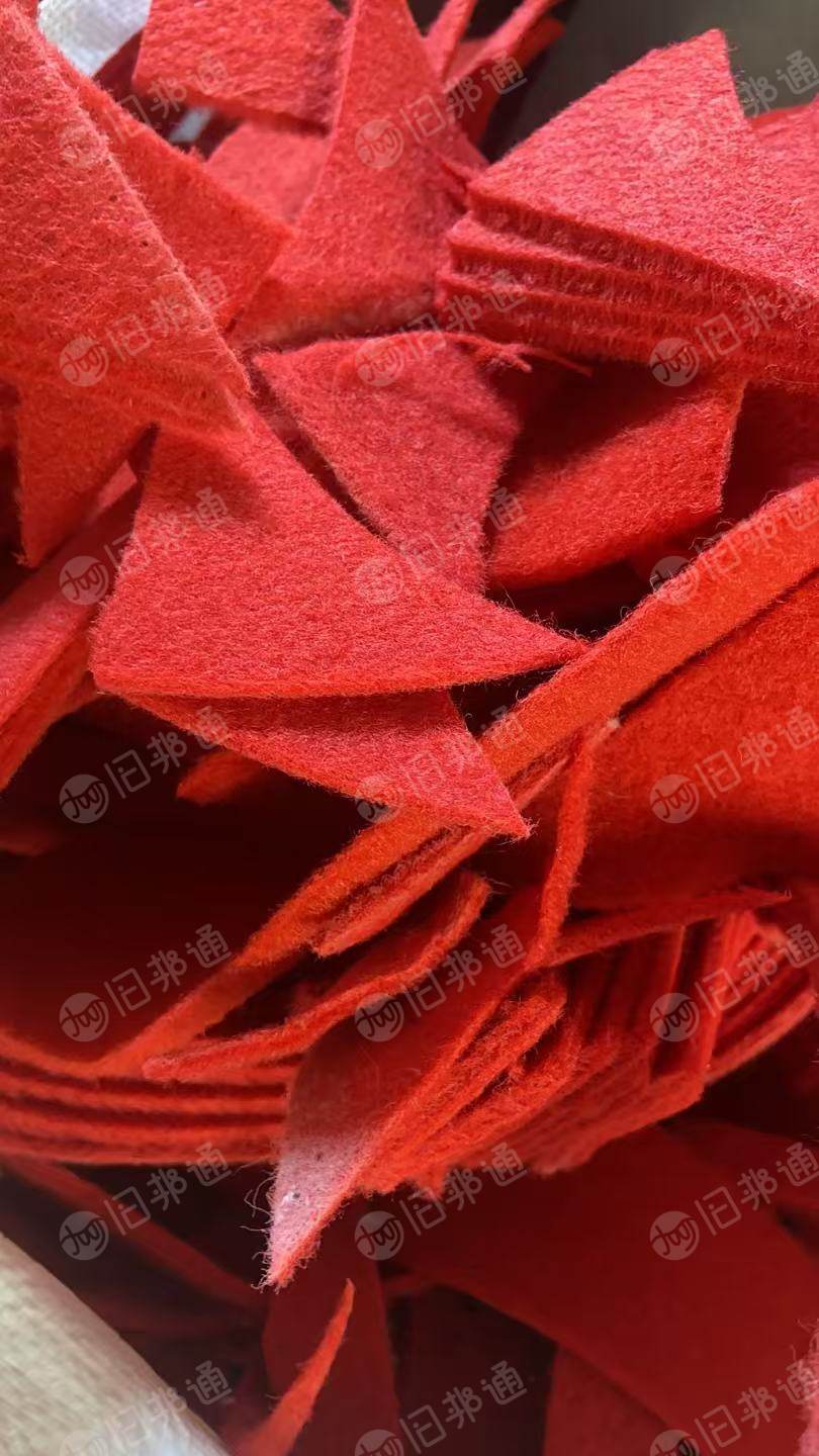 长期出售毛毡布边角料，无纺布边角料，软地毯边角聊，现货有6.8米一车，货在山东聊城