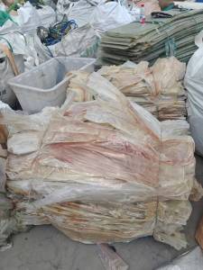 长期出售各种PVC废料,有透明PVC门帘,PVC电子管等,统货出