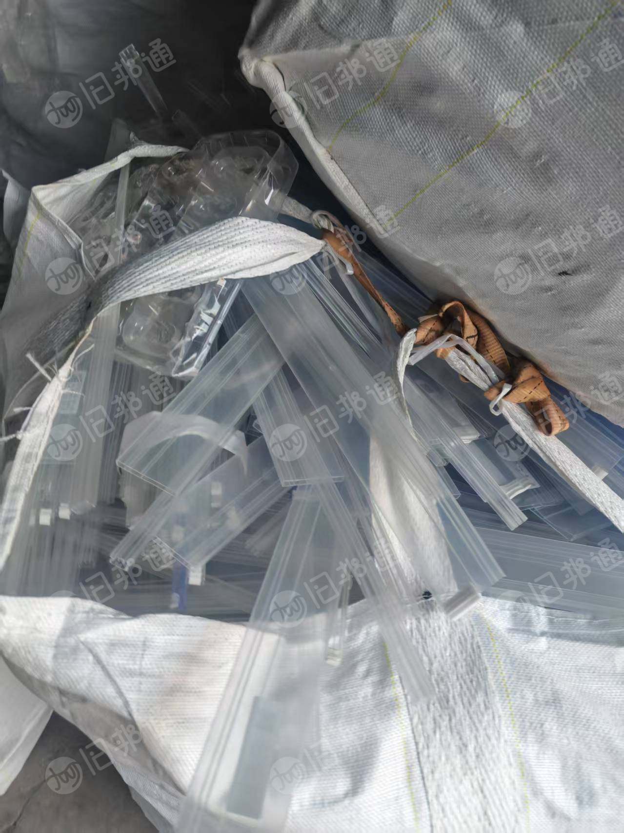 长期出售各种PVC废料,有透明PVC门帘,PVC电子管等,统货出