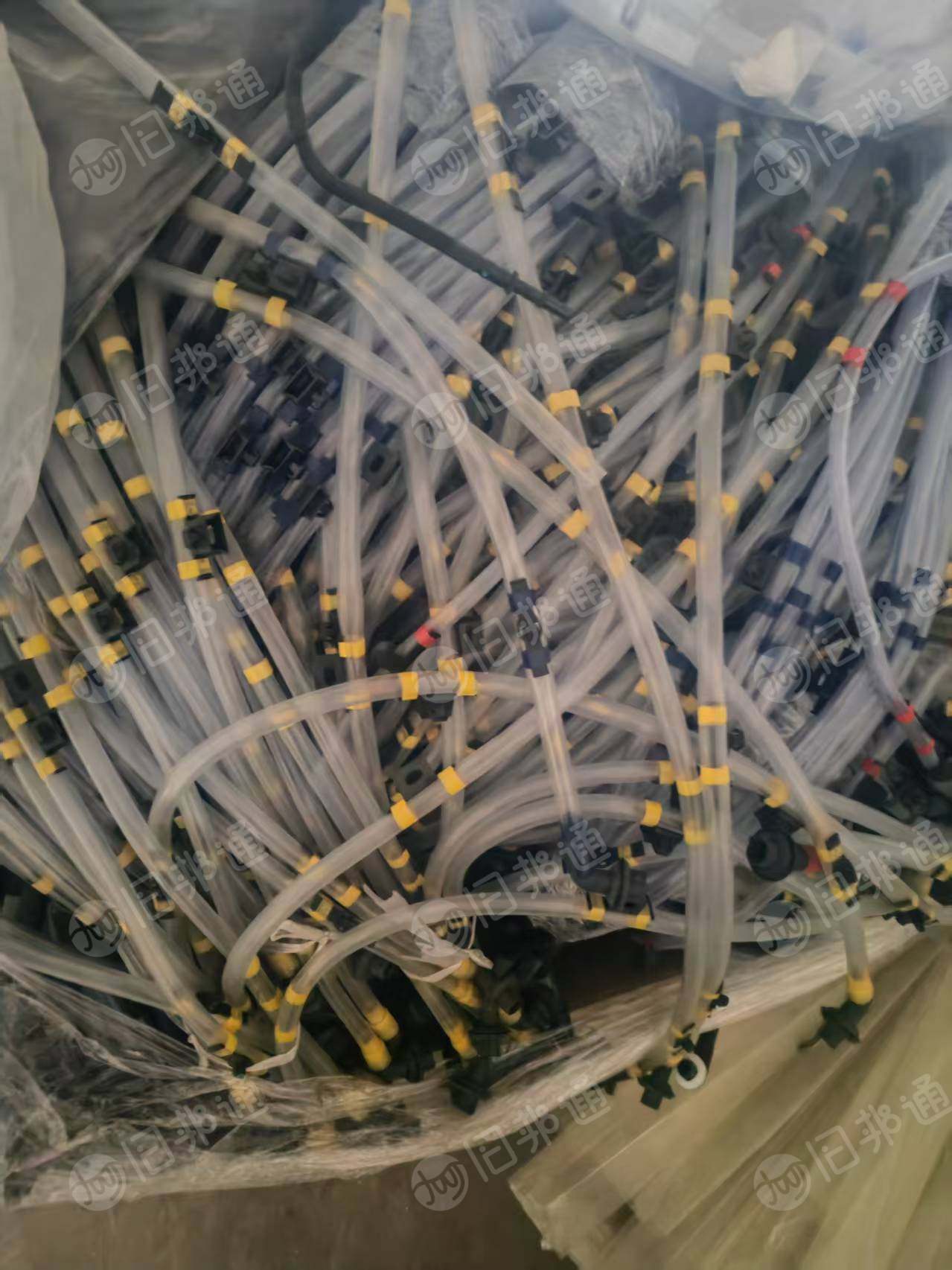 长期出售各种PVC废料,有透明PVC门帘,PVC电子管等,统货出