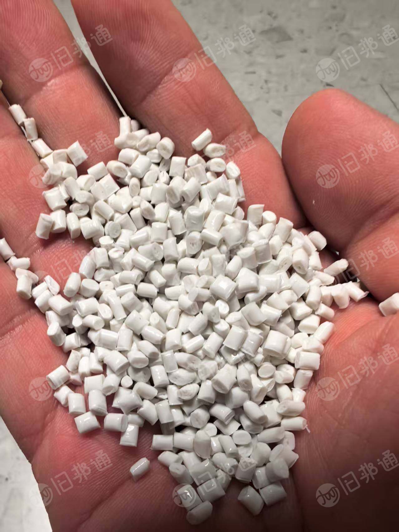 出售万华出来的PC颗粒，冲击都有在40以上，月供各200吨