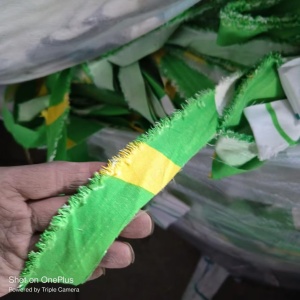 长期出售做被套切下来的布条,涤纶布条,月供5吨左右