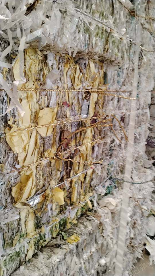 大量出售不干胶废料,胶盘,纸盘,不干胶纸带膜