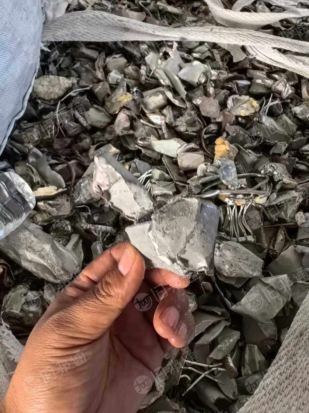 长期出售冰箱破碎铁，洗衣机压块