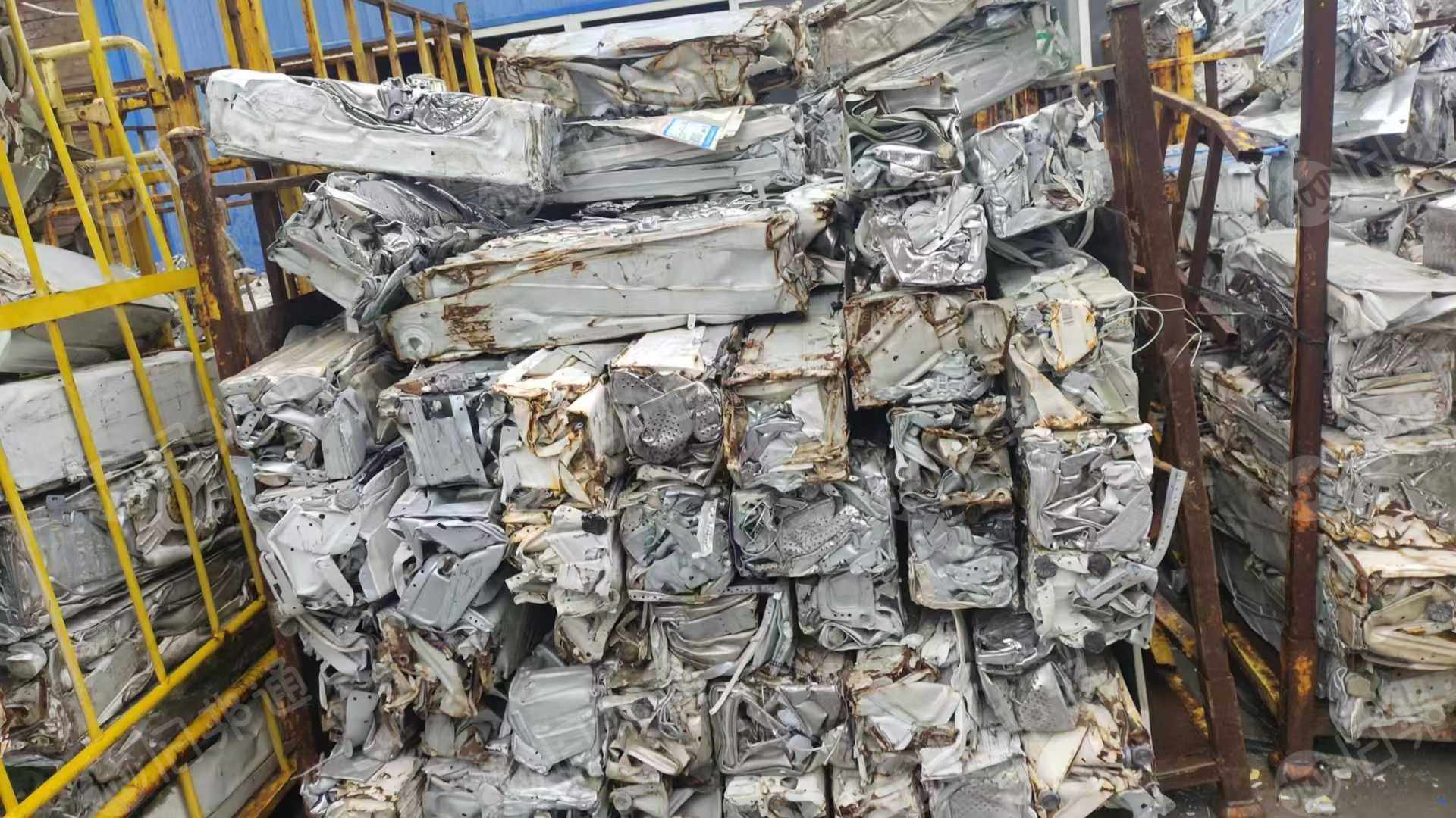 长期出售冰箱破碎铁，洗衣机压块