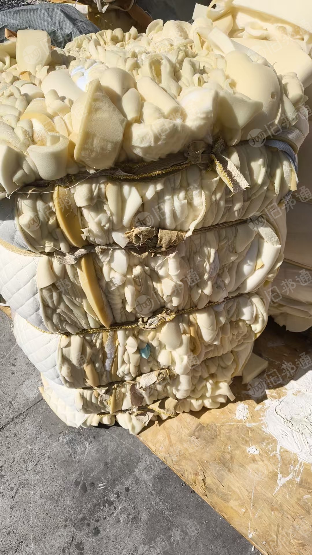 长期出售床垫厂下来的海绵，海绵边角料，现货5吨左右