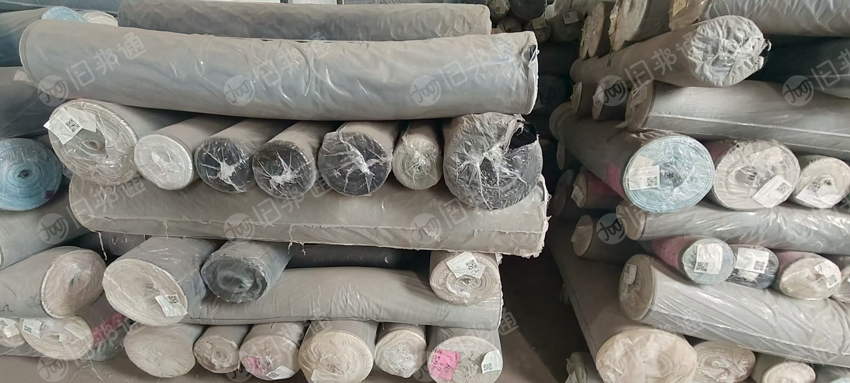 长期出售牛仔库存布，纯棉牛仔布，库存面料，库存布，现货十四吨左右，门幅1.5米，1.6米