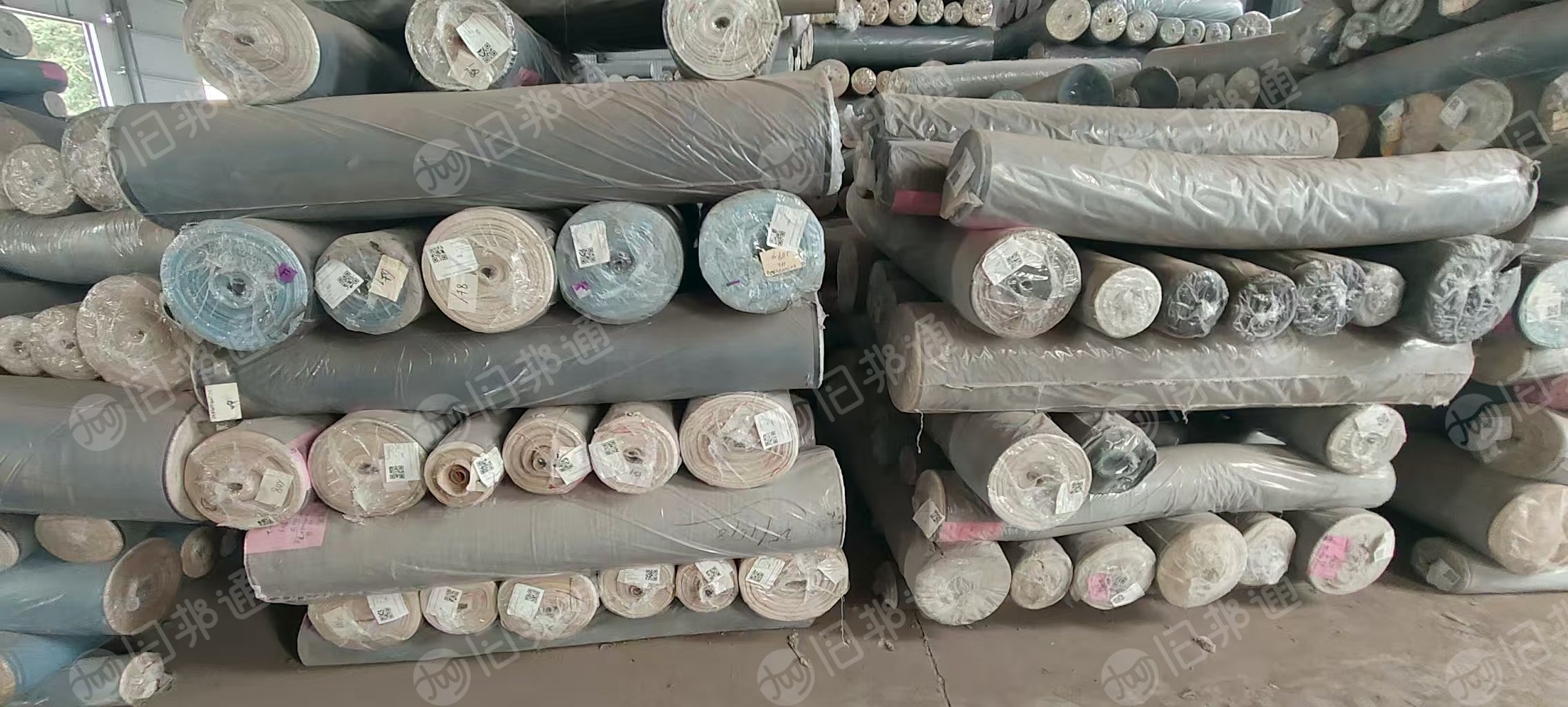 长期出售牛仔库存布，纯棉牛仔布，库存面料，库存布，现货十四吨左右，门幅1.5米，1.6米