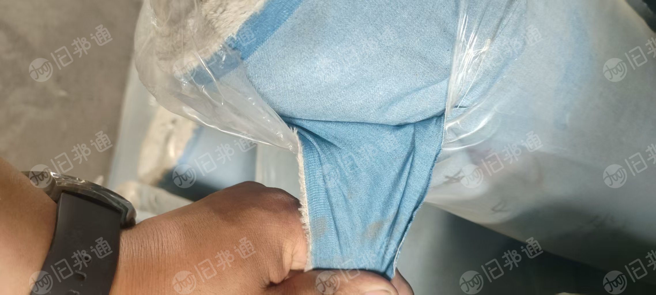 长期出售牛仔库存布，纯棉牛仔布，库存面料，库存布，现货十四吨左右，门幅1.5米，1.6米