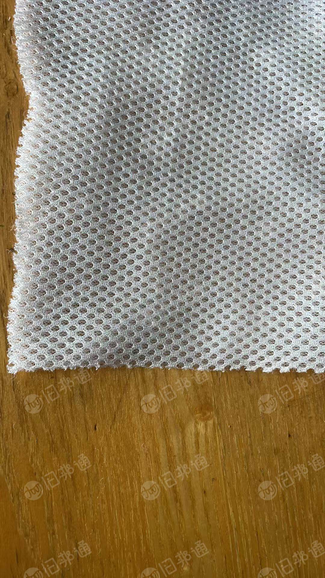 长期出售床垫厂下来的涤锦废布，化纤布，造粒布，月供十几吨，货在河南新郑