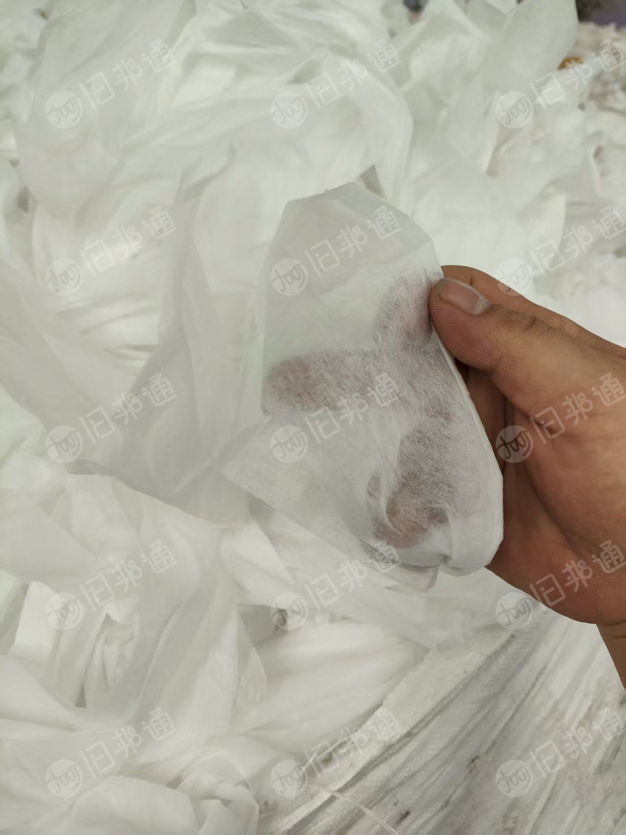 长期出售热风棉和无纺布，热风棉现在有20吨左右，PP无纺布，丙纶无纺布，货在重庆