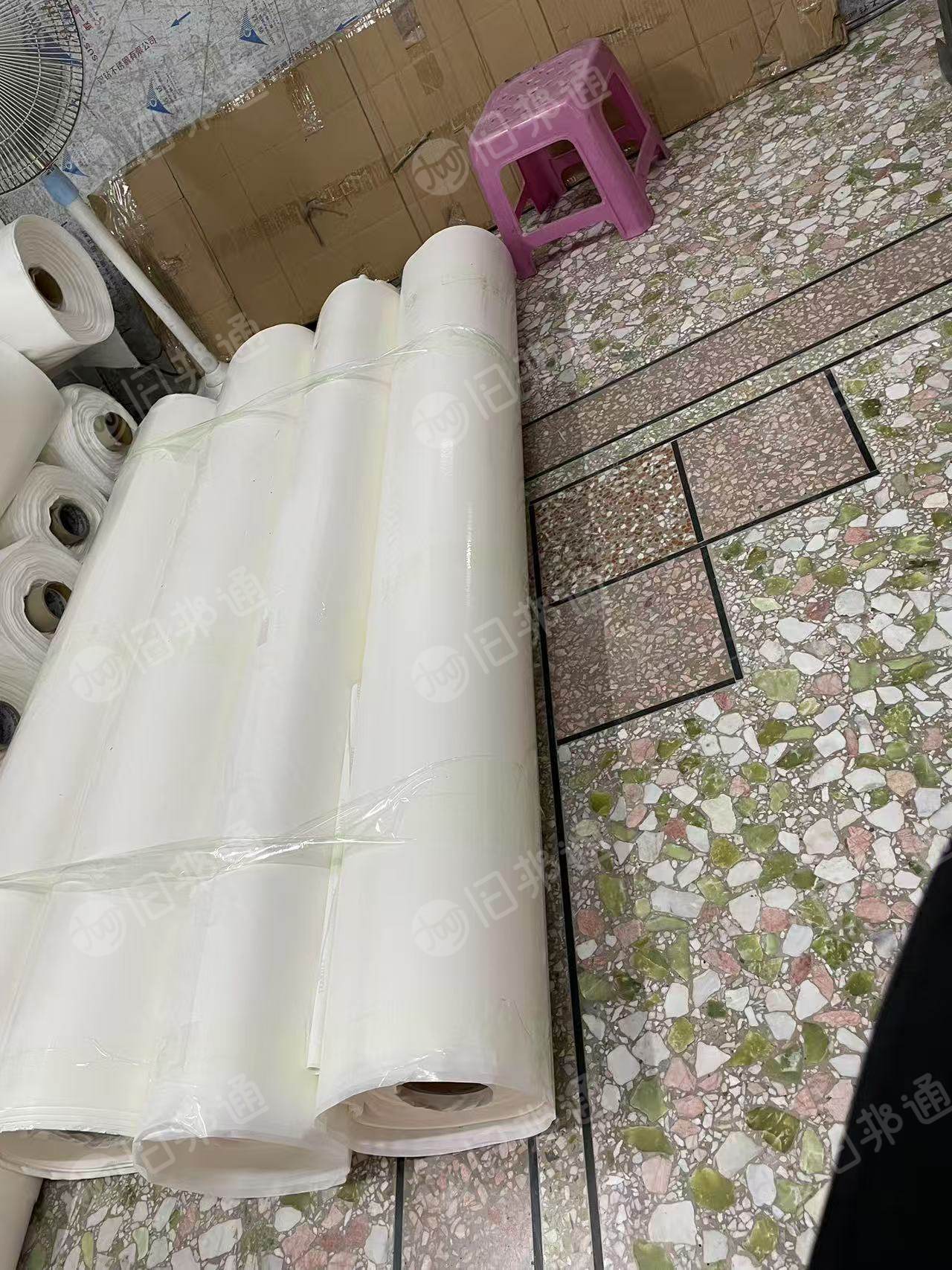 出售卷筒的硅油纸，幅宽1.54米