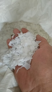 出售大白乙破碎料,尿素桶破碎料,月供100吨