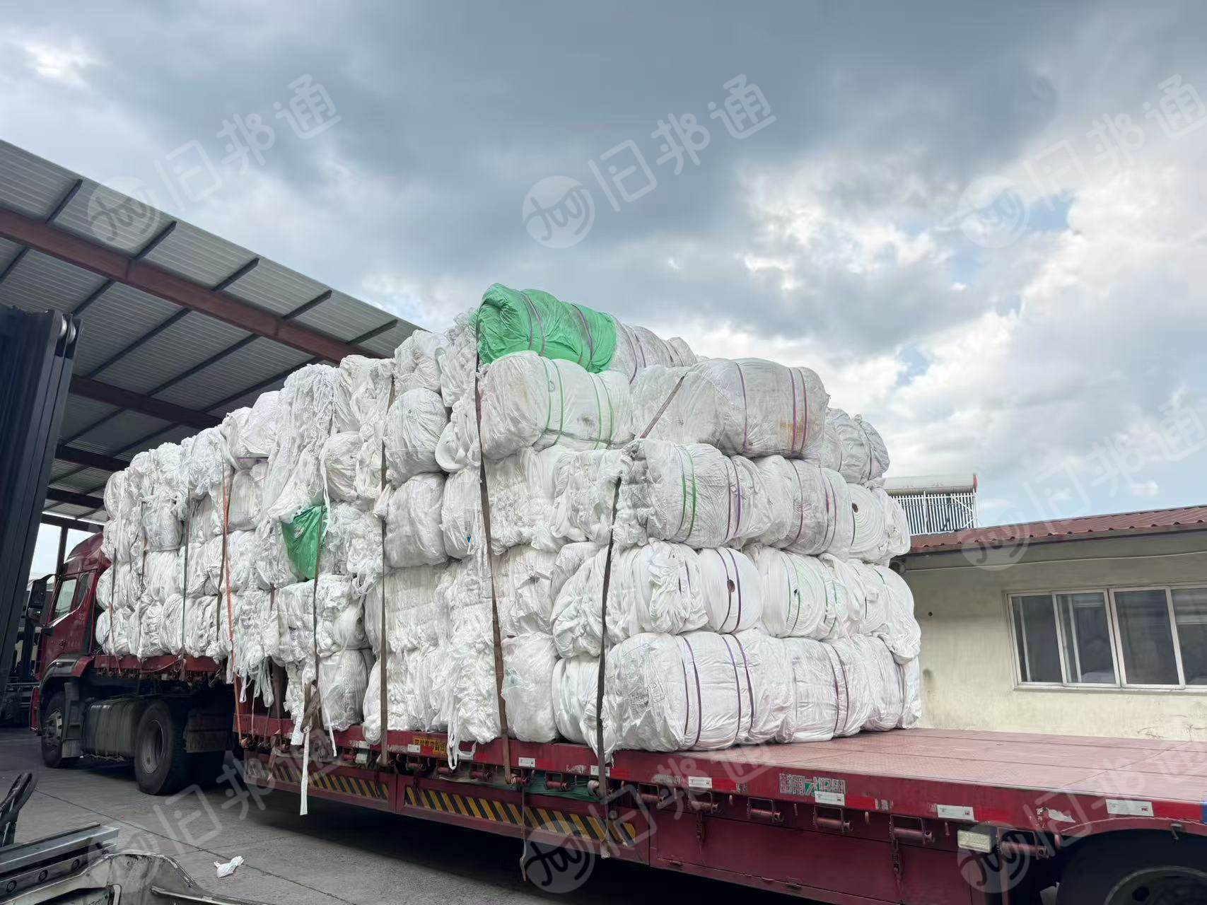 长期出售黏胶无纺布，黏胶无纺布边角料，无纺布边角料，跟配比无纺布拼17米一车